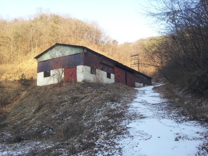 김천 산골짜기 폐공장